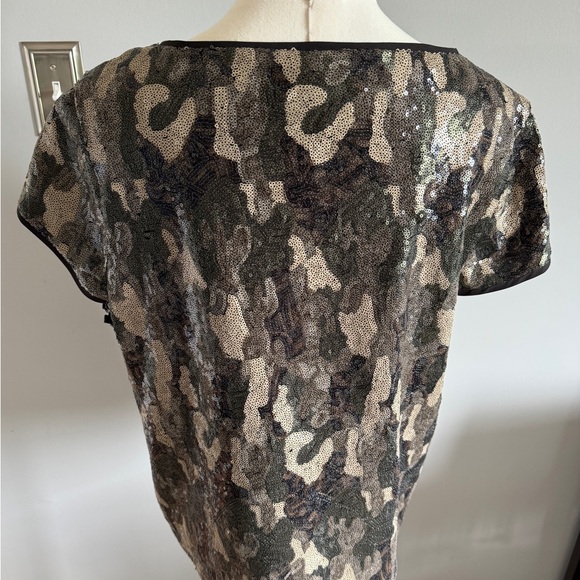 Vince Camuto sequin camo top - Picture 3 of 6